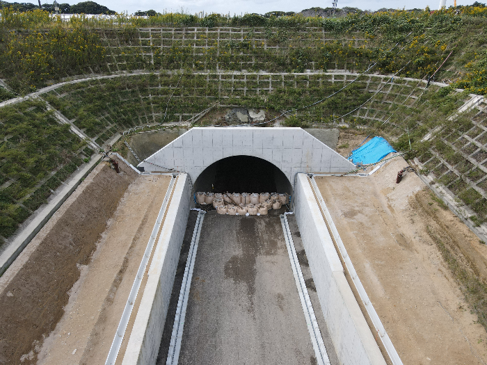 県単道路改良工事(清滝BP　U型擁壁工)